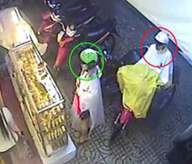 Màn cạy cốp trộm túi xách táo tợn chưa từng thấy