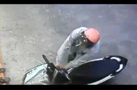 Clip: Đạo chích bẻ khóa Airblade trong chớp mắt