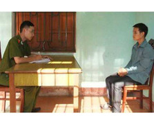 Kẻ biến thái nửa đêm khống chế chồng, cưỡng hiếp vợ