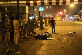 Xe máy chở ba đi 'nhầm' làn đường, một người chết thảm