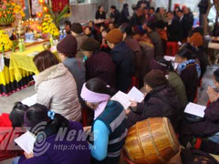 Tham gia cuộc tụng kinh giúp người liệt 15 năm đi thanh thản