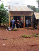 Mẫu thuẫn với vợ, ôm con tự tử bằng thuốc nổ