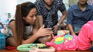 Bé 4 tuổi bị hành hạ dã man: Người giải cứu nhận nuôi