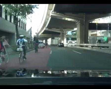 CSGT dùng xe đạp đuổi cướp giữa phố như phim