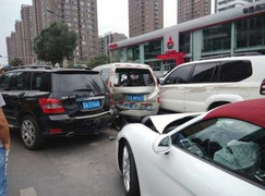 Lần đầu cầm lái Porsche, mất 150.000 bảng Anh