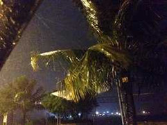 Tâm bão đang tiến thẳng vào Quảng Ninh, gió giật kinh hoàng