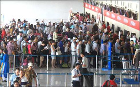 Hủy nhiều chuyến bay do ảnh hưởng bão số 3