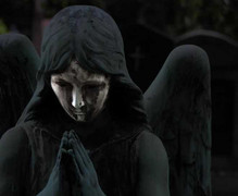 Clip: Chiếu phim kinh dị giữa nghĩa địa