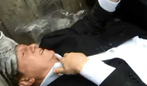 Video: Đám đông ở Kiev ném đại biểu QH vào thùng rác