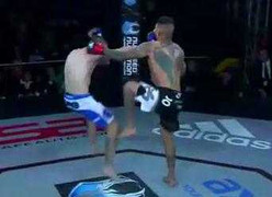 Gãy chân sau khi đá đối thủ