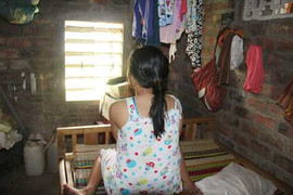 Trông con hàng xóm, nữ sinh 15 tuổi bị xâm hại đến mang thai