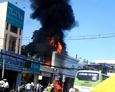 Clip: Lửa thiêu rụi tài sản chi nhánh VietinBank