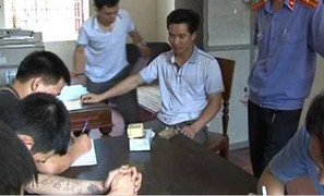 'Ngụy trang' ma túy đá trong hộp sữa Fami