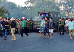 Cả trăm cảnh sát đấu súng với nhóm giang hồ