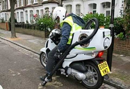 Tại sao Honda SH được dùng làm xe dọn vệ sinh ở Anh?