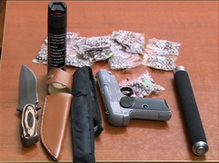 Cận cảnh 'hàng nóng' của kẻ bắt cóc con tin