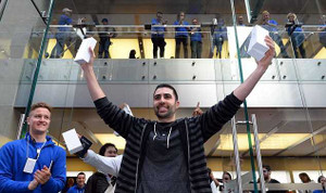 Xem mặt người sở hữu chiếc iPhone 6 đầu tiên trên thế giới