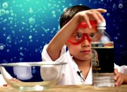 Bé 8 tuổi kiếm 30 tỷ đồng/năm nhờ Youtube