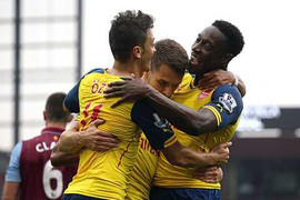 4 phút ghi 3 bàn, Arsenal đại thắng Aston Villa