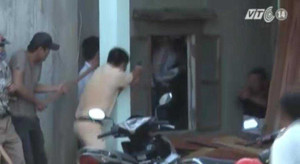 Clip: Giang hồ Bình Thuận táo tợn đấu súng với cảnh sát suốt nhiều giờ