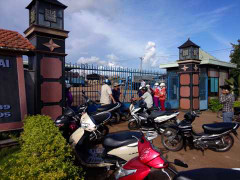 Bị 5 tấm đá lớn rơi trúng, 2 công nhân thương vong