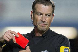 Trọng tài khiến Man Utd vỡ trận