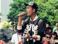 'Sao Mai điểm hẹn' Lê Việt Anh, Lê Vũ Bình hút khán giả giữa Hồ Gươm