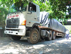 Tài xế thách thức cảnh sát, bỏ mặc xe trên quốc lộ