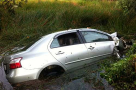 Gia đình bác sĩ chết ngạt trong ôtô: Người đi đường thờ ơ?