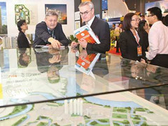 Cho người nước ngoài 'ôm' bất động sản: Chúng ta cầm chuôi hay lưỡi?