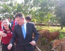 Chủ tịch nước hỗ trợ 50 hộ khó khăn tại tỉnh Kon Tum