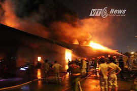 Cháy lớn Bình Dương: Bao nhiêu công nhân đang thất nghiệp?