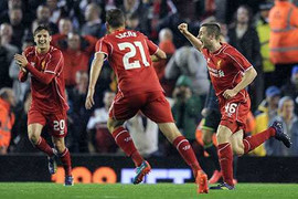 Liverpool đi tiếp sau 30 loạt 'đấu súng'