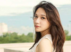 Nữ sinh xinh xắn làm gương mặt trang bìa du lịch Đà Nẵng