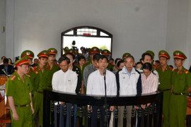 Xử 'đại án' tham nhũng ở Đăk Nông: Thu nợ đúng luật, sao phải trả lại?