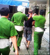 Thanh niên mang súng gây náo loạn trụ sở ủy ban Quận