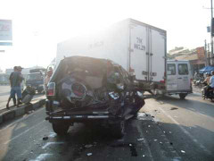 Đâm liên hoàn trên QL1A, nhiều ô tô hư hỏng nặng