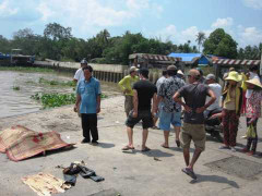 Phát hiện xác thanh niên trôi trên sông Tiền