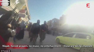 Nhà nước Hồi giáo qua thước phim quay lén của một phụ nữ