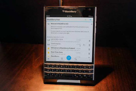 Smartphone màn hình vuông trình làng