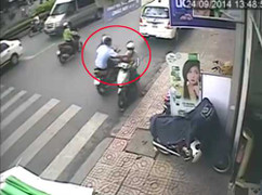 Clip: Cô gái bị cướp giật dây chuyền vàng giữa Sài Gòn