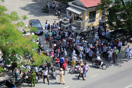 Clip toàn cảnh cứu cô gái bị bạn trai khống chế ở Huế