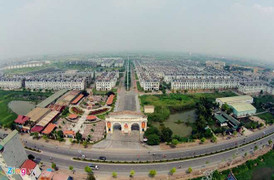 Hoang lạnh làng biệt thự kiến trúc Pháp ở Hà Nội