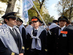 Chi tiết chuyến bay bị ảnh hưởng bởi phi công Pháp đình công