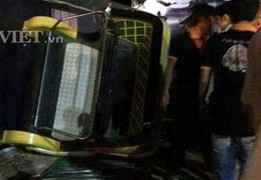 Cabin đu quay đứt rời, 3 bố con văng ra ngoài