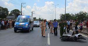 Xe công an đụng xe người dân, 3 người thương vong