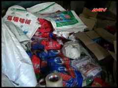 Bắt quả tang cặp vợ chồng sản xuất bột ngọt rởm