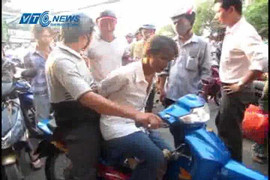 Video: Ngồi cùng xe hiệp sĩ rượt cướp trên phố Sài Gòn