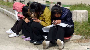 Triều Tiên dạy dân sử dụng điện thoại di động thế nào?