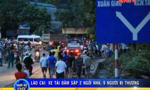 Clip: Xe tải đâm nhau, húc sập 2 nhà, 9 người nhập vện